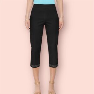 Women's Embellished-Hem Straight-Leg Capri Pants